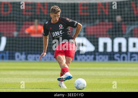 Rotterdam, Niederlande. Mai 2026. ROTTERDAM, NIEDERLANDE - 10. MAI: Lewis Schouten von Excelsior Rotterdam schießt den Ball während des niederländischen Eredivisie-Spiels zwischen Excelsior Rotterdam und FC Volendam im Stadion Woudestein am 10. Mai 2026 in Rotterdam. (Foto von Hans van der Valk/Orange Pictures) Credit: Orange Pics BV/Alamy Live News Stockfoto