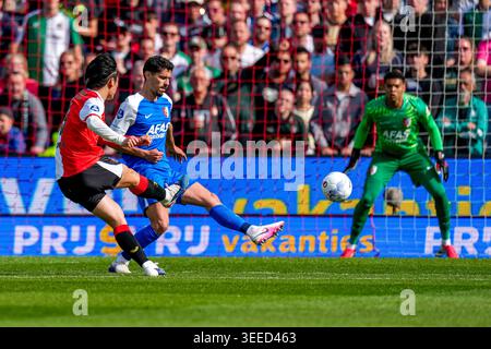 Rotterdam, Niederlande. Mai 2026. ROTTERDAM, NIEDERLANDE - 10. MAI: Ayase Ueda von Feyenoord Rotterdam schießt beim niederländischen Eredivisie-Spiel zwischen Feyenoord Rotterdam und AZ Alkmaar am 10. Mai 2026 in de Kuip in Rotterdam, Niederlande. (Foto von Ed van de Pol/Orange Pictures) Credit: Orange Pics BV/Alamy Live News Stockfoto