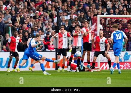 Rotterdam, Niederlande. Mai 2026. Rotterdam: Givairo Read von Feyenoord, Gijs Smal von Feyenoord, Annis Hadj Moussa von Feyenoord, Tsuyoshi Watanabe von Feyenoord, Tobias van den Elshout von Feyenoord und Gernot Trauner von Feyenoord während der dreißigsten Wettkampfrunde der Eredivisie Saison 2025/2026. Das Spiel findet am 10. Mai 2026 in Rotterdam, Niederlande, zwischen Feyenoord Rotterdam und AZ Alkmaar in de Kuip statt. Credit: Box to Box Pictures/Alamy Live News Stockfoto