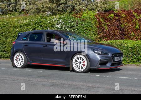 2019 Grau Hyundai I30 N Performance T-GDI 275 Start/Stopp Auto Heckmotor Benzinmotor 1998 ccm, 2,0 Liter (Turbobenzin mit Direkteinspritzung, 275 PS; Sportwagen, Hochleistungsmotoren und begeisterte Motorshow in Großbritannien. Stockfoto