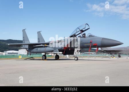 Republik Korea Air Force Boeing F-15K Slam Eagle Registrierung 02-004 Kampfflugzeug auf einem Flugplatz Asphalt in Seongnam, Südkorea Stockfoto
