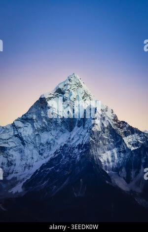 AMA Dablam - Berg im östlichen Himalaya der Provinz Koshi, Nepal. Hauptspitze Stockfoto