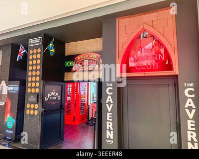 Der Cavern Club im Einkaufszentrum Vila Olympia. Mai 2026. Sao Paulo, Brasilien. Stockfoto