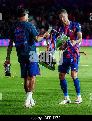 Barcelona, Spanien. Mai 2026. Robert Lewandowski vom FC Barcelona feierte 2025-2026 die Meisterschaft in der La Liga EA Sports zwischen dem FC Barcelona und Real Madrid im Spotify Camp Nou Stadium am 10. Mai 2026 in Barcelona. (Foto: Bagu Blanco/PRESSINPHOTO) Credit: PRESSINPHOTO SPORTS AGENCY/Alamy Live News Stockfoto