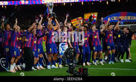 Barcelona, Spanien. Mai 2026. Die Spieler des FC Barcelona, die 2025-2026 die Meisterschaft der La Liga feierten, spielten am 10. Mai 2026 im Spotify Camp Nou Stadion in Barcelona, Spanien, während des Fußballspiels La Liga EA Sports zwischen dem FC Barcelona und Real Madrid. (Foto: Bagu Blanco/PRESSINPHOTO) Credit: PRESSINPHOTO SPORTS AGENCY/Alamy Live News Stockfoto