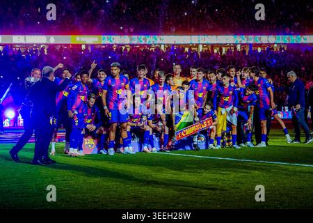Barcelona, Spanien. Mai 2026. Die Spieler des FC Barcelona, die 2025-2026 die Meisterschaft der La Liga feierten, spielten am 10. Mai 2026 im Spotify Camp Nou Stadion in Barcelona, Spanien, während des Fußballspiels La Liga EA Sports zwischen dem FC Barcelona und Real Madrid. (Foto: Bagu Blanco/PRESSINPHOTO) Credit: PRESSINPHOTO SPORTS AGENCY/Alamy Live News Stockfoto