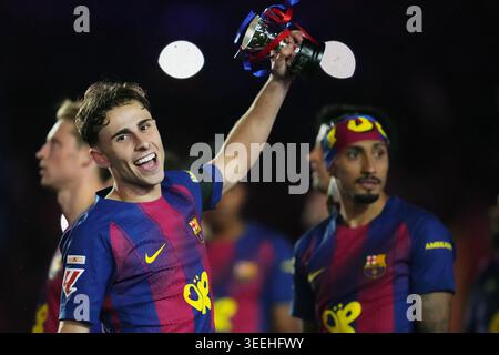 Barcelona, Spanien. Mai 2026. Fermin Lopez vom FC Barcelona feierte 2025-2026 die Meisterschaft der La Liga während des Spiels La Liga EA Sports zwischen dem FC Barcelona und Real Madrid im Spotify Camp Nou Stadium am 10. Mai 2026 in Barcelona. (Foto: Bagu Blanco/PRESSINPHOTO) Credit: PRESSINPHOTO SPORTS AGENCY/Alamy Live News Stockfoto
