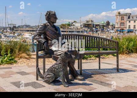 Bronzestatue von Agatha Christie mit ihrem Hund, der auf einer Bank sitzt, Torquay, Devon Stockfoto