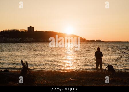 Fischer bei Sonnenuntergang in Sandy Hook, New Jersey Stockfoto