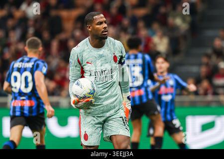 Mike Maignan vom AC Milan reagierte 2025/26 während des Fußballspiels der Serie A zwischen dem AC Milan und Atalanta BC im San Siro Stadion in Mailand Stockfoto