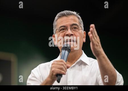 11. Mai 2026: Der Kandidat des Gouverneurs Xavier Becerra spricht während seiner „Fighting for the California Dream“-Tour Hometown-Kundgebung an der Sacramento State University am Montag, den 11. Mai 2026 in Sacramento. Becerra war in der kalifornischen Staatsversammlung, dem US-Kongress, als kalifornischer Staatsanwalt und als US-Sekretär für Gesundheit und menschliche Dienste tätig. (Kreditbild: © Paul Kitagaki Jr./ZUMA Press Wire) NUR REDAKTIONELLE VERWENDUNG! Nicht für kommerzielle ZWECKE! Stockfoto