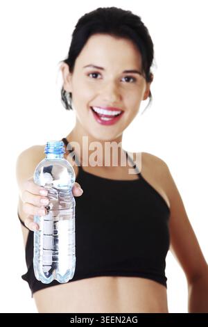 Junge passen Frau mit Flasche Wasser nach dem Fitness Training Stockfoto