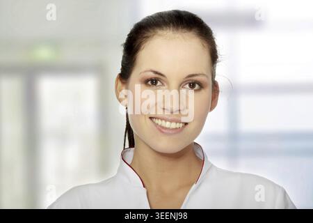 Junge Ärztin oder Krankenschwester Stockfoto