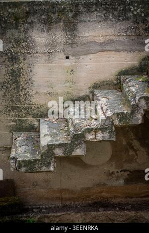 Kaputte alte Treppe, Syrakus, Sizilien, Italien Stockfoto