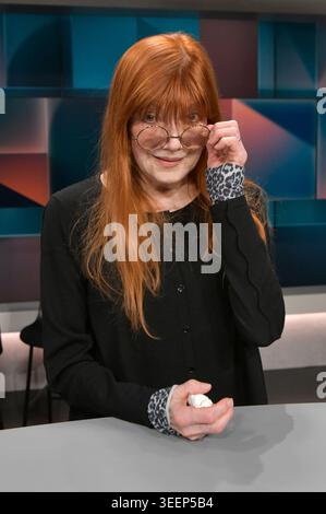 Katja Ebstein in der ARD-Talkshow „hart aber fair“ im Adlershof-Studio. Berlin, 11. Mai 2026 Stockfoto