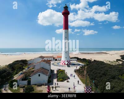 La Tremblade (Zentralwestfrankreich): Der Leuchtturm La Coubre wird bald aufgrund des steigenden Meeresspiegels und der raschen Küstenerosion abgerissen. Baujahr 1905 Stockfoto