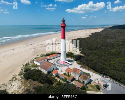 La Tremblade (Zentralwestfrankreich): Der Leuchtturm La Coubre wird bald aufgrund des steigenden Meeresspiegels und der raschen Küstenerosion abgerissen. Baujahr 1905 Stockfoto