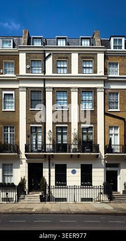 London, Großbritannien, 27. April 2025, Blick auf ein Wohngebäude am Eaton Place in Belgravia, City of Westminster Borough. Stockfoto