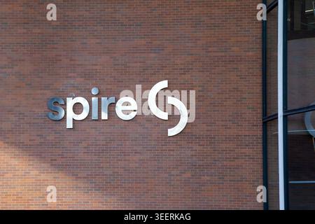Der Eingang zum Hauptsitz von Spire in Market St, St Louis, MO, USA. Stockfoto