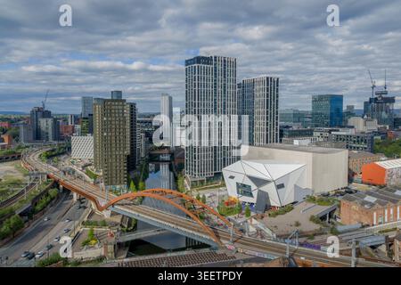 Stadtbild von Manchester mit moderner Architektur und Hochhäusern in Greater Manchester, England. Stockfoto