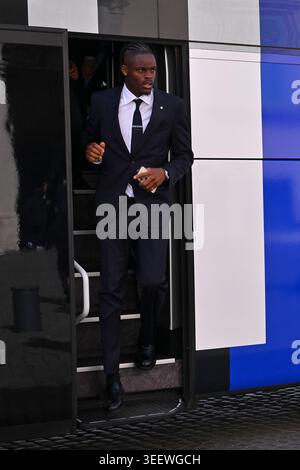 Yann Aurel Bisseck (FC Internazionale) trifft am 12. Mai 2026 im Quirinale Palace ein, um den italienischen Präsidenten Sergio Mattarella mit den Fußballmannschaften FC Internazionale und SS Lazio, die Finalisten des italienischen Frecciarossa Cup 2025/2026, im Quirinale Palace in Rom, Italien, zu treffen Stockfoto