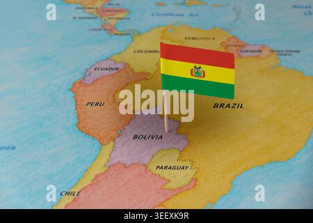 Bolivien Flaggenmarkierung Boliviens auf Südamerika Karte, Reiseziel Konzept Stockfoto
