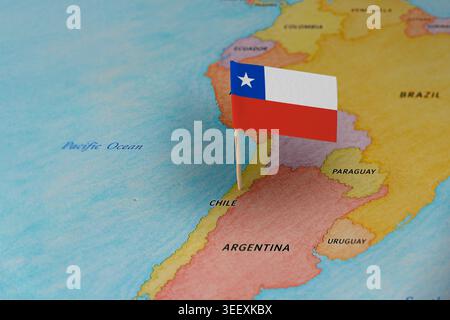 Chile Flaggenmarkierung Chile auf Südamerika Karte, Reiseziel Konzept Stockfoto