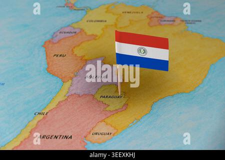 Paraguay Flaggenmarkierung Paraguay auf Südamerika Karte, Reiseziel Konzept Stockfoto