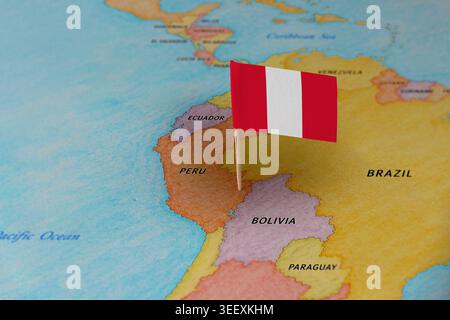 Peru Flaggenmarkierung Peru auf Südamerika Karte, Reiseziel Konzept Stockfoto