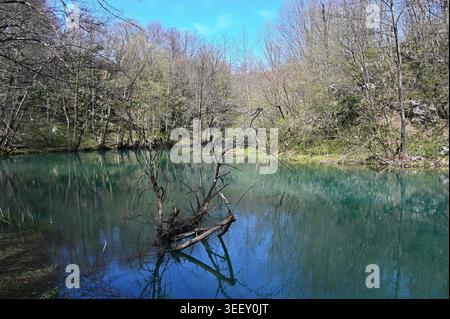 Malerischer Blick auf den Fluss Slunjcica in Kroatien Stockfoto