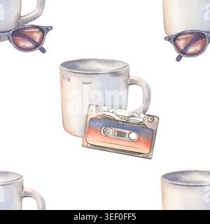 Becher, Audiokassette, Sonnenbrille nahtloses Muster. Handgemalte Aquarellillustration isoliert auf weiß für Musik, Retro-Lifestyle, Kaffee, Tee Marke Stockfoto