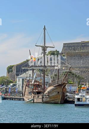 Nachbildung von Christoph Columbus Schiff Santa Marina dockte an der Barbican Landing Stage in Plymouth an Stockfoto