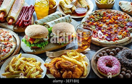 Lebensmittel, die das Krebsrisiko erhöhen. Junk Food. Stockfoto