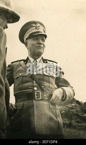 Maresciallo d'Italia Pietro Badoglio in uniforme militare. Badoglio è noto soprattutto per essere stato il capo del Governno italiano dopo la caduta di Benito Mussolini nel luglio del 1943.Ha ricoperto le più alte cariche militari durante la prima guerra mondiale e il periodo fascista. Stockfoto