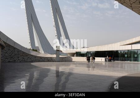 Al Rayyyan, Doha, Katar - 4. Februar 2026: Eine weite Landschaftsansicht der futuristischen Bildungsstadt-Moschee in Doha, Katar Stockfoto