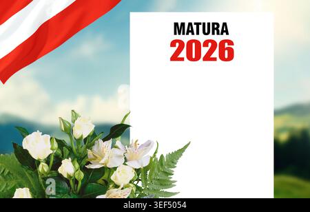 Mockup-Kollektion Matura 2026 zur Abschlussfeier. Leere Grußkarten mit österreichischen Fahnenbändern, Frühlingsblumen und deutschem Glückwunschtext Stockfoto