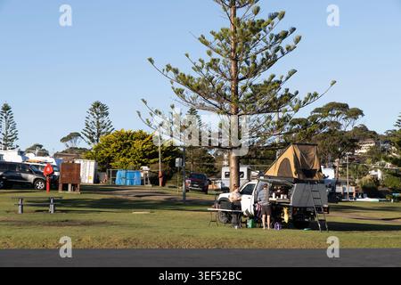 Dalmeny Campingplatz an der Ostküste Australiens im Bundesstaat NSW, Campingplatz neben Dalmeny Beach, beliebt bei Caravannern und anderen Roadtrips Stockfoto