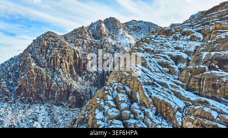 Die schneebedeckten Red Rock Mountains in Nevada in der Nähe der Winterlandschaft von Las Vegas Stockfoto