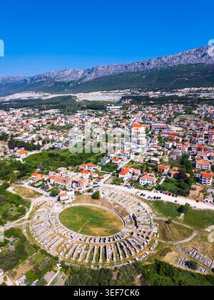 Solin, Kroatien in der antiken römischen Stadt Salona mit dem Amphitheater Solin. Stockfoto