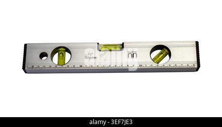 Isoliertes professionelles Wasserwaage-Werkzeug aus Aluminium auf transparentem Hintergrund Stockfoto