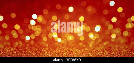 Abstrakter unscharfer Hintergrund, gelbe Lichter auf rotem Hintergrund. Goldene weihnachten oder Neujahrsbokeh Stockfoto