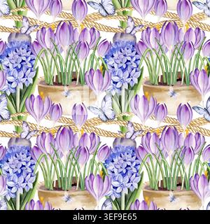 Blaue Hyazinthen, Krokusblüten im Keramiktopf, fliegende Schmetterlinge, beiges Seil, handgezeichnete Aquarellblau, lilafarbene Blüten mit grünen Blättern, nahtlos Stockfoto