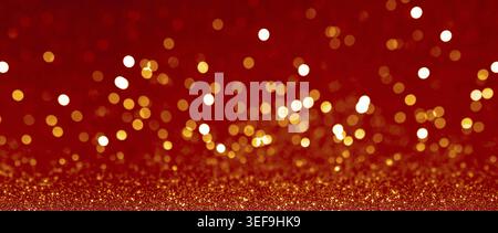 Abstrakter unscharfer Hintergrund, gelbe Lichter auf rotem Hintergrund. Goldene weihnachten oder Neujahrsbokeh Stockfoto