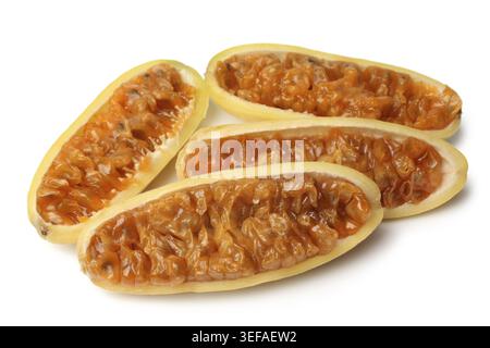 Frische Bananen-Passionsfrucht auf weißem Hintergrund Stockfoto