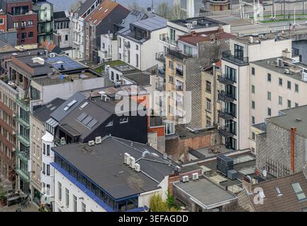 Blick nach Osten vom Panorama auf dem Dach des MAS - Museum aan de Stroom, Antwerpen, Belgien. Mit 360° Nahsicht über den Staudamm und Antwerpen. Stockfoto