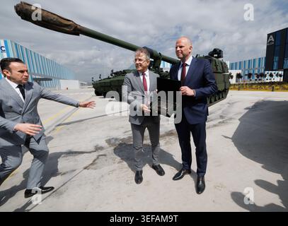 Ankara, Belgien. Mai 2026. Der Minister für Verteidigung und Außenhandel Theo Francken, der am fünften und letzten Tag einer belgischen Wirtschaftsmission in der Türkei am Donnerstag, den 14. Mai 2026, bei einem Besuch des Herstellers von BMC Otomotiv Panzerfahrzeugen in Ankara zu sehen war. Die Wirtschaftsmission in der Türkei läuft vom 10. Bis 14. Mai, die Königin kehrte gestern Abend nach Hause zurück. BELGA FOTO BENOIT DOPPAGNE Credit: Belga News Agency/Alamy Live News Stockfoto