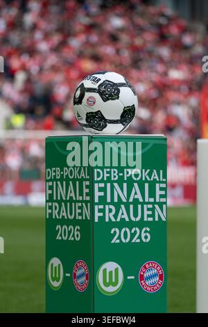 KÖLN, DEUTSCHLAND - 14. MAI: Der Ball des DFB-Pokal Frauen-Endspiels zwischen VfL Wolfsburg und FC Bayern München im RheinEnergieStadion am 14. Mai 2026 in Köln.(Foto: Qianru Zhang/Sport Press Photo) Credit: SPP Sport Press Photo. /Alamy Live News Stockfoto