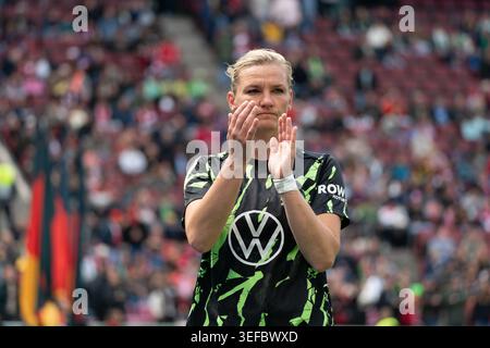KÖLN, DEUTSCHLAND - 14. MAI: Alexandra Popp (11 VfL Wolfsburg) vor dem DFB-Pokal Frauen-Endspiel zwischen VfL Wolfsburg und FC Bayern München im RheinEnergieStadion am 14. Mai 2026 in Köln (Foto: Qianru Zhang/Sport Press Photo) Credit: SPP Sport Press Photo. /Alamy Live News Stockfoto