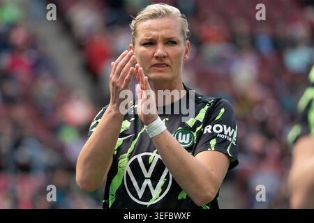 KÖLN, DEUTSCHLAND - 14. MAI: Alexandra Popp (11 VfL Wolfsburg) vor dem DFB-Pokal Frauen-Endspiel zwischen VfL Wolfsburg und FC Bayern München im RheinEnergieStadion am 14. Mai 2026 in Köln (Foto: Qianru Zhang/Sport Press Photo) Credit: SPP Sport Press Photo. /Alamy Live News Stockfoto