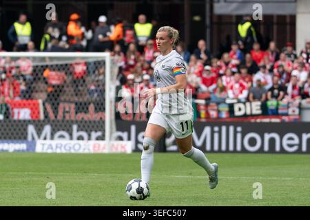 KÖLN, DEUTSCHLAND - 14. MAI: Alexandra Popp (11 VfL Wolfsburg) beim DFB-Pokal Frauen-Endspiel zwischen VfL Wolfsburg und FC Bayern München im RheinEnergieStadion am 14. Mai 2026 in Köln.(Foto: Qianru Zhang/Sport Press Photo) Credit: SPP Sport Press Photo. /Alamy Live News Stockfoto